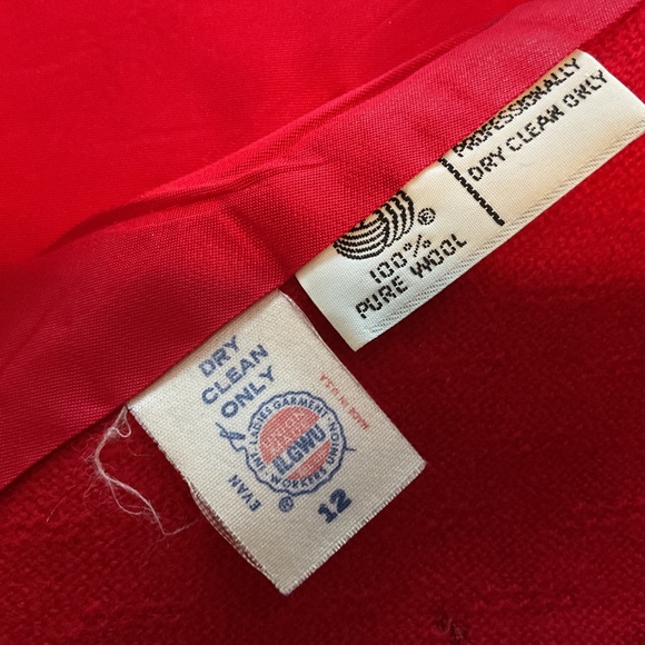 Vintage Evan Picone Wool Cropped Festive Red Blazer, Size 12 - Picture 6 of 6